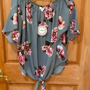 Womens short top grey with flowers New with tags